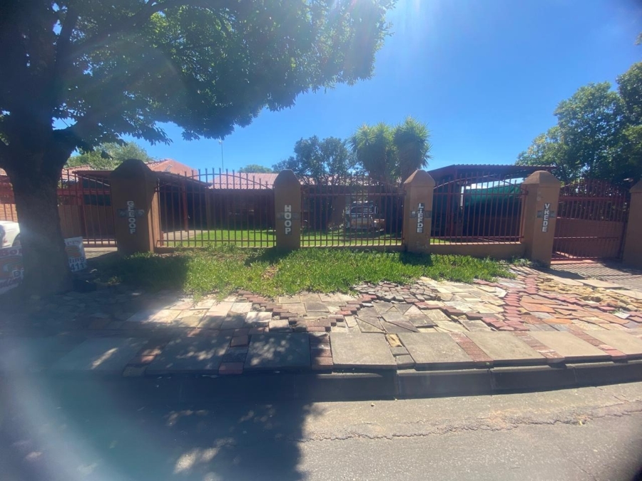 3 Bedroom Property for Sale in Uitsig Free State